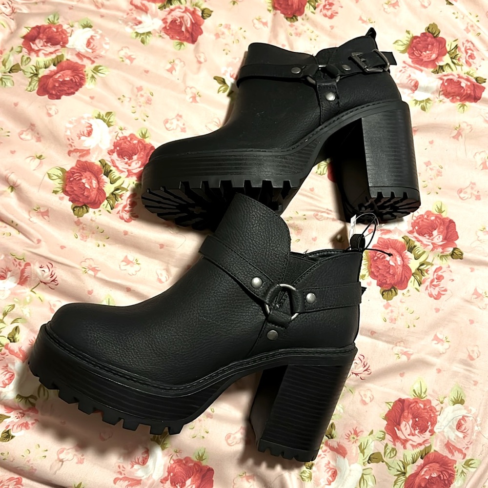 NWT Torrid ankle boots wide width women’s size 9
